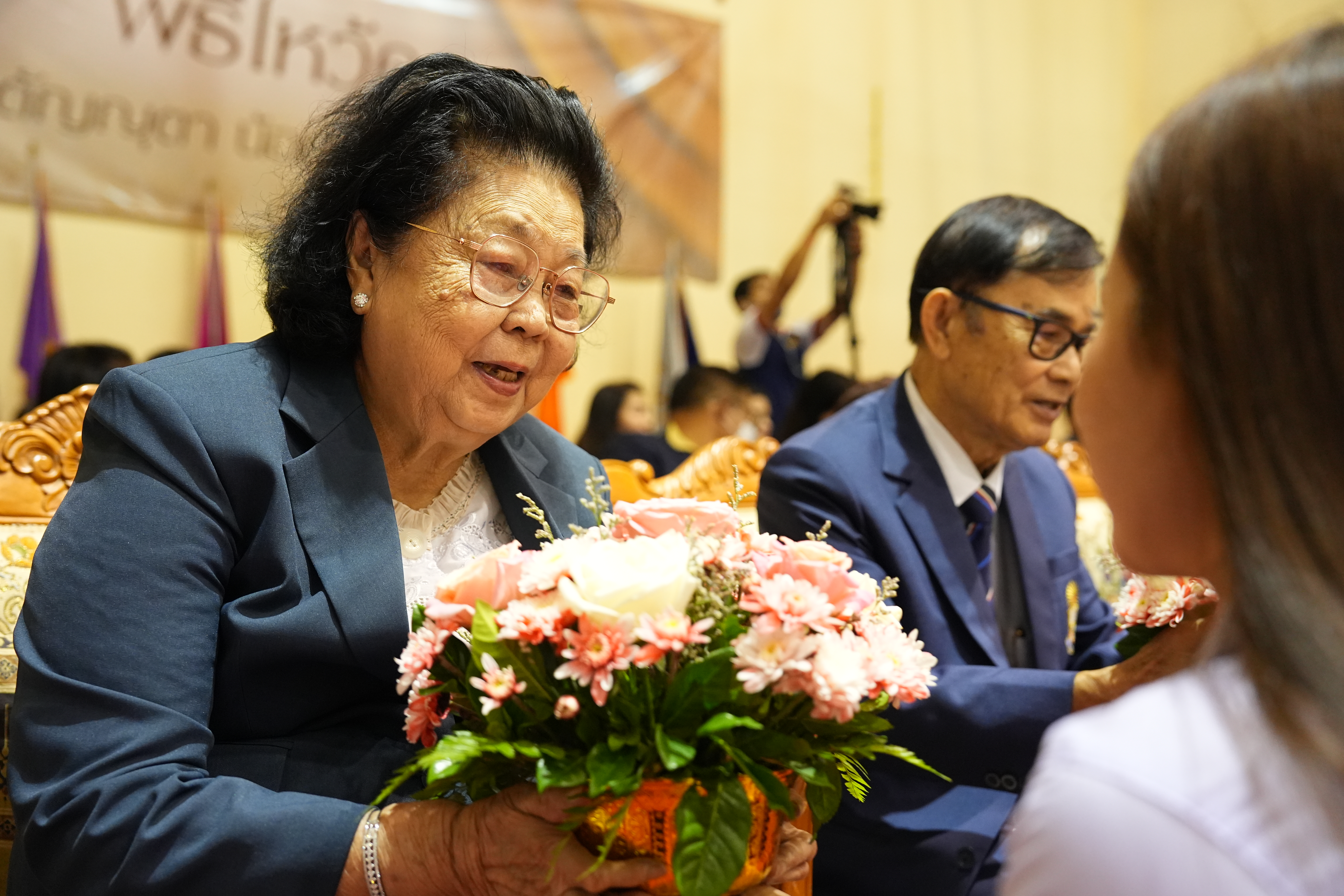 พิธีไหว้ครูและมอบทุนการศึกษา