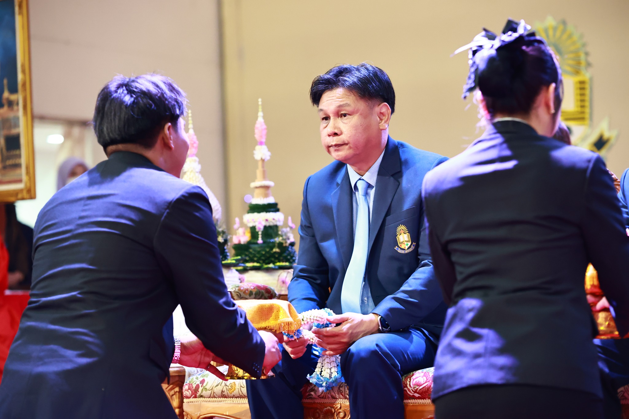 พิธีไหว้ครูและมอบทุนการศึกษา ประจำปีการศึกษา 2568 โดย ผู้ช่วยศาสตราจารย์ ดร.วิทวัส ดิษยะศริน สัตยารักษ์ อธิการบดีมหาวิทยาลัยหาดใหญ่ ประธานในพิธี