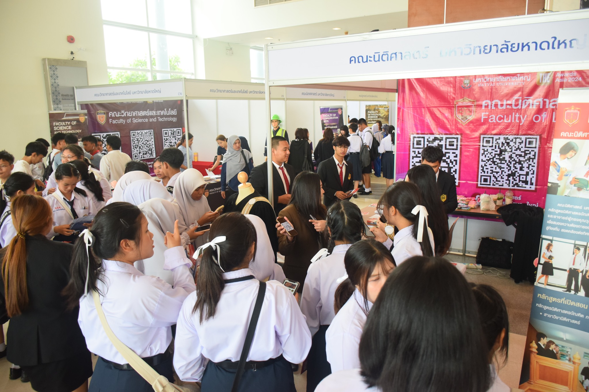 บรรยากาศ งานนิทรรศการตลาดนัดหลักสูตรอุดมศึกษา ครั้งที่ 27 7-8 สิงหาคม 2568 ณ ศูนย์ประชุมนานาชาติฉลองสิริราชสมบัติครบ ๖๐ ปี