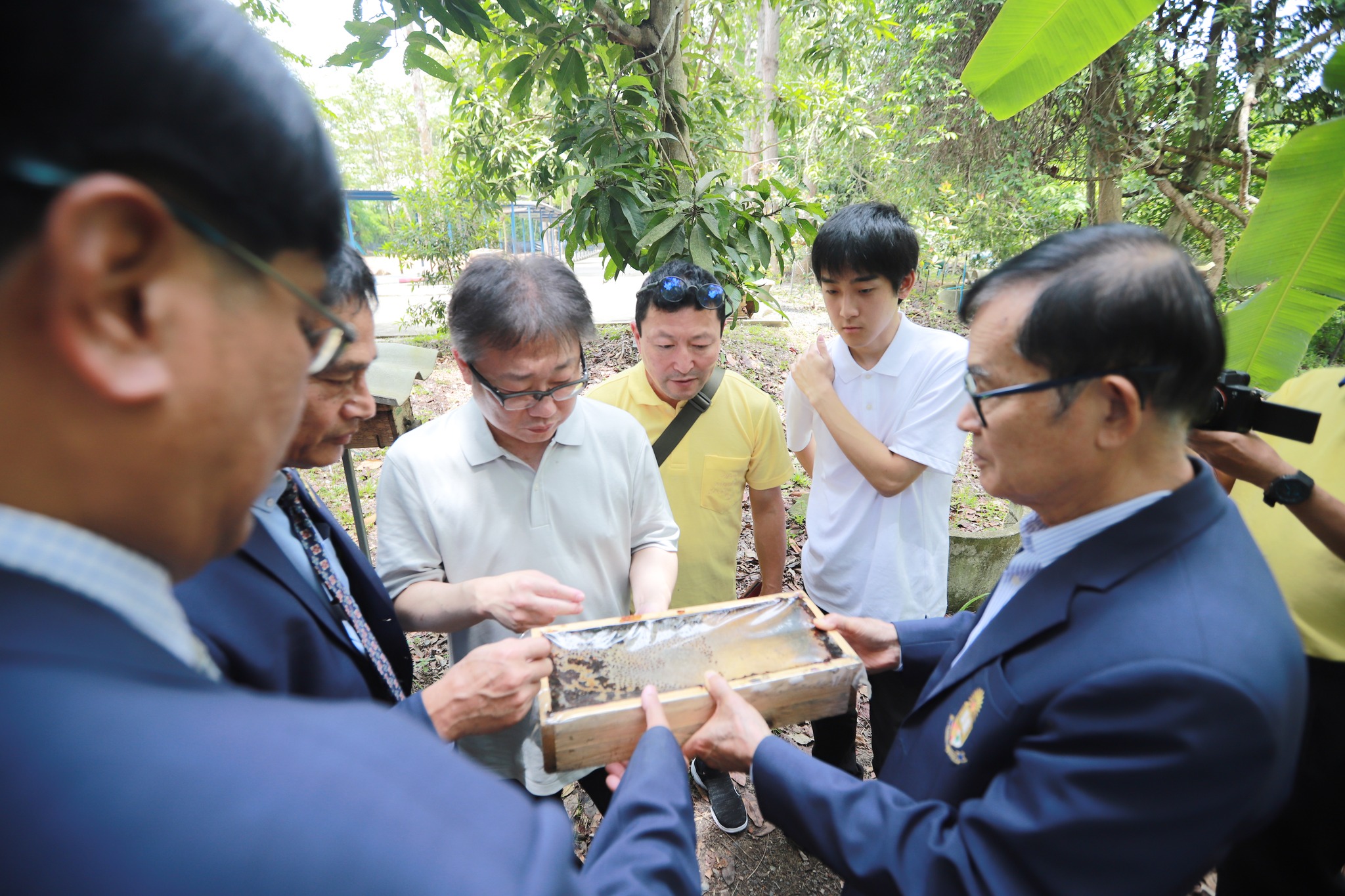 ผู้บริหารมหาวิทยาลัยหาดใหญ่ให้การต้อนรับคณะผู้แทนจาก บริษัท GEONOTES จำกัด ประเทศญี่ปุ่น เพื่อแลกเปลี่ยนองค์ความรู้และสร้างความร่วมมือทางวิชาการ พร้อมทั้งเยี่ยมชม ศูนย์การเรียนรู้ผึ้งชันโรง