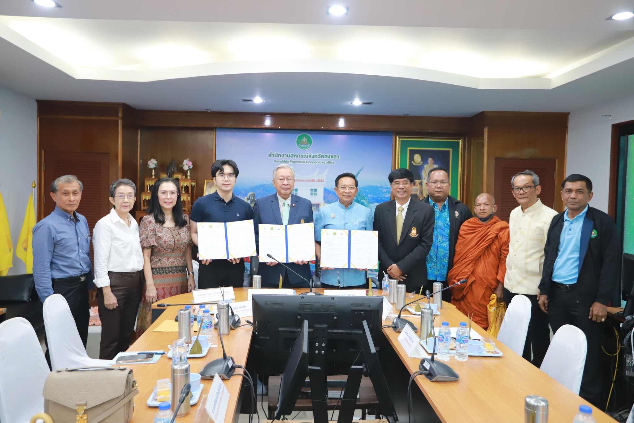 มหาวิทยาลัยหาดใหญ่ ลงนามบันทึกข้อตกลงความร่วมมือ (MOU) ระหว่าง เทศบาลเมืองเขารูปช้าง และห้างหุ้นส่วนจำกัด ลีวิวัฒน์ถาวร