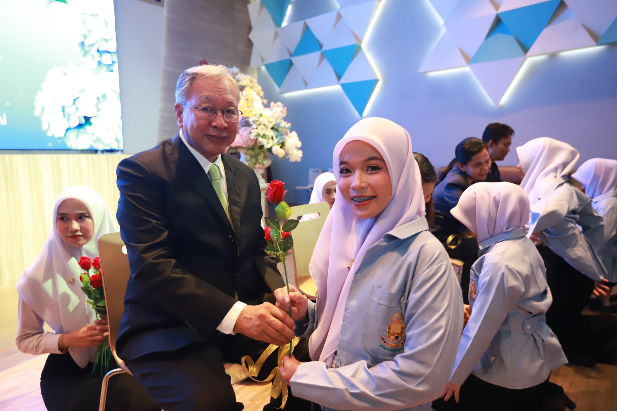 โครงการเตรียมความพร้อมสู่วิชาชีพและพิธีมอบเสื้อวิชาชีพ คณะวิทยาศาสตร์และเทคโนโลยี ปีการศึกษา 2568