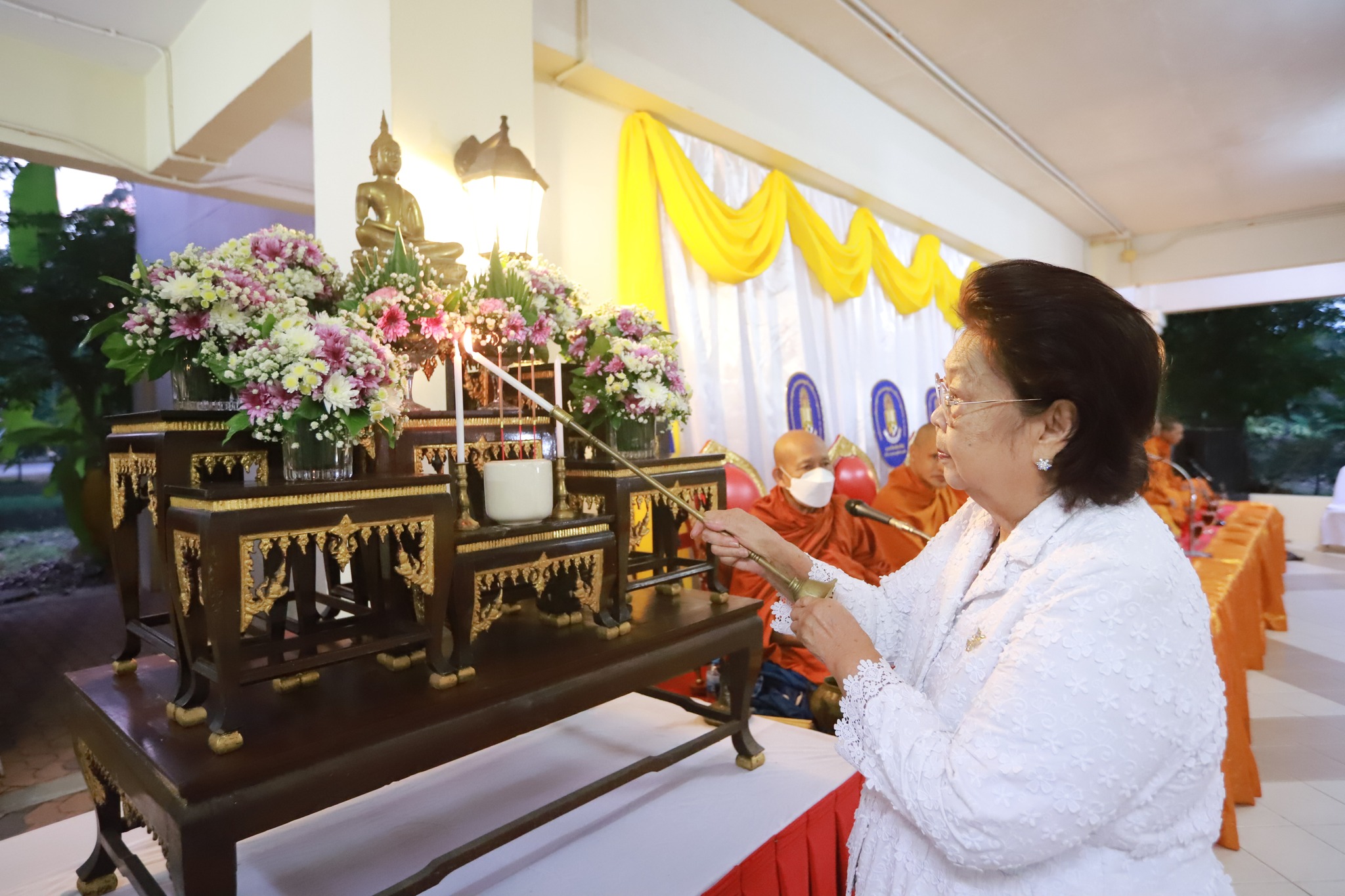 มหาวิทยาลัยหาดใหญ่ จัดพิธีสมโภชองค์กฐินสามัคคี 4 จังหวัดชายแดนใต้ ได้แก่ สตูล ปัตตานี ยะลา และนราธิวาส เพื่อสืบสานประเพณีอันดีงามทางพระพุทธศาสนา