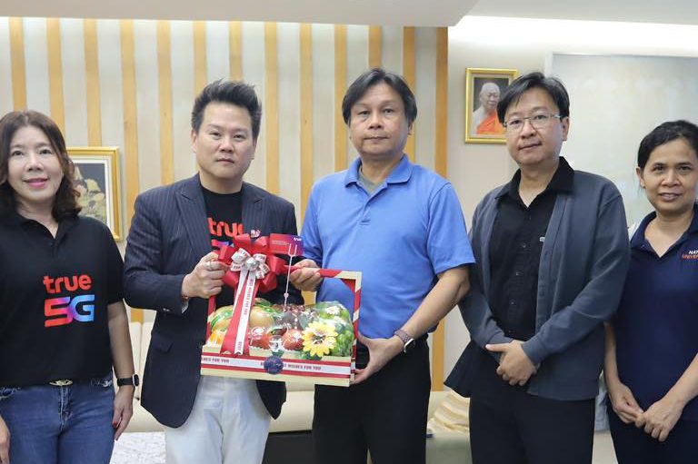 บริษัท ทรู คอร์ปอเรชั่น จำกัด (มหาชน) และคณะ เข้าพบผู้บริหารมหาวิทยาลัยหาดใหญ่ เพื่อมอบกระเช้าของขวัญเนื่องในโอกาสสวัสดีปีใหม่